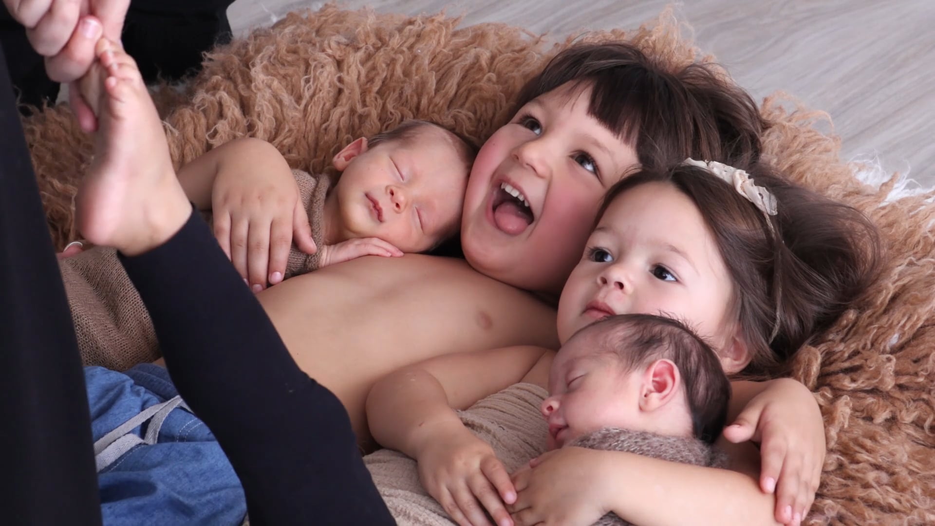 SIBLING POSING - 2 - Sibling with Twins